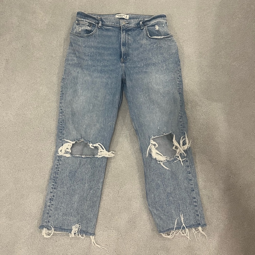 Abercrombie & Fitch 90’s ultra high rise, curve love jeans (short length).